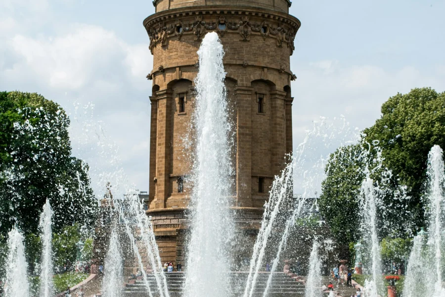 Mannheimer Wasserturm mit Wasserspielen